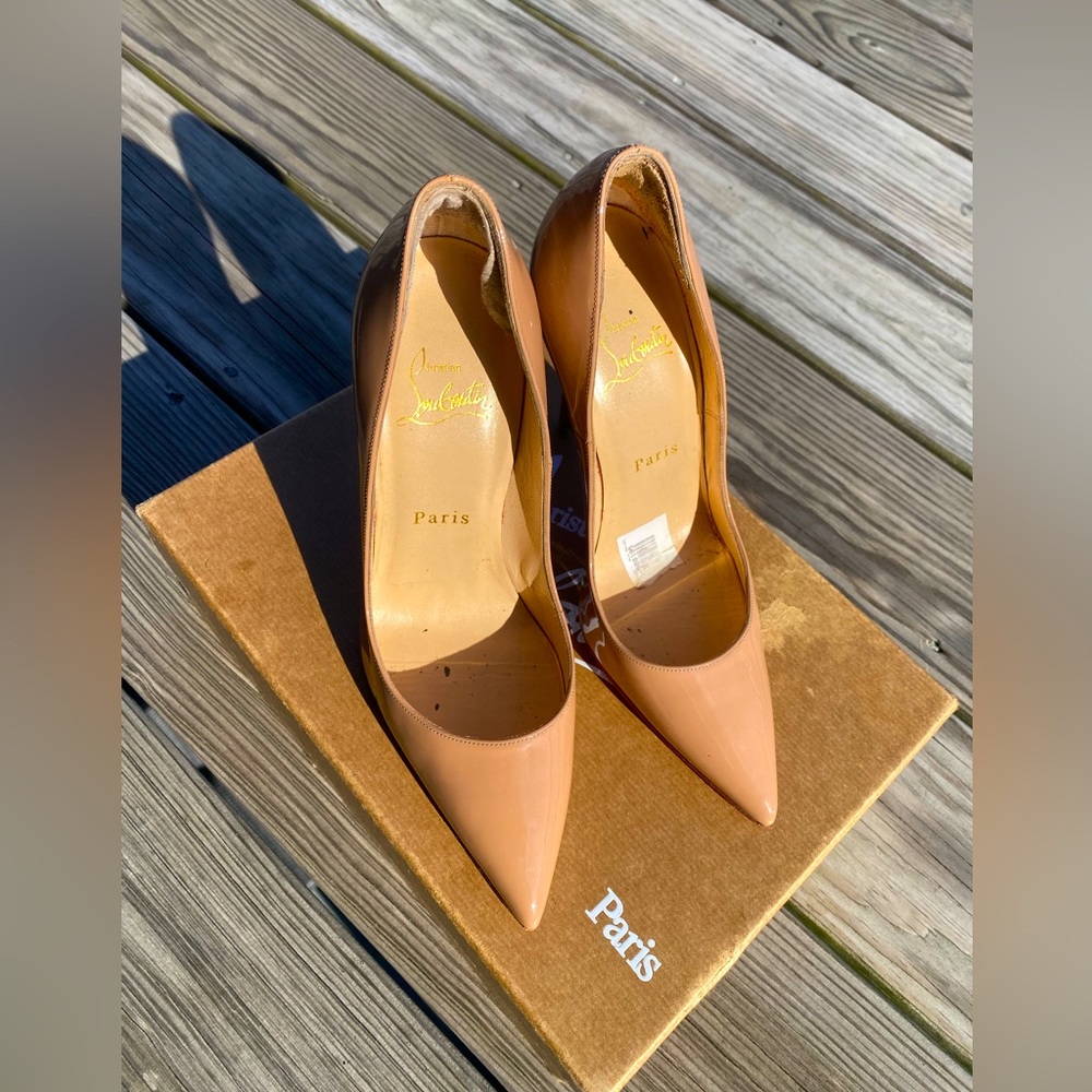 Christian Louboutin So Kate Patent heel color nude; size 37.5 US 6/6.5.